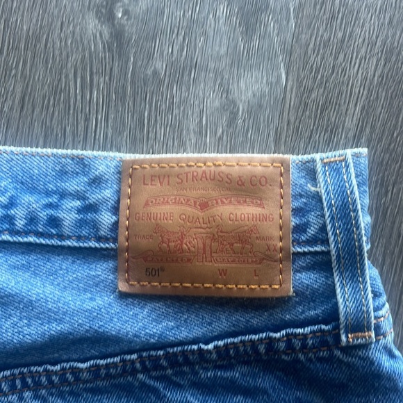 Levi 501 Cut-off Denim Shorts ✧  Size 31 - Picture 5 of 5